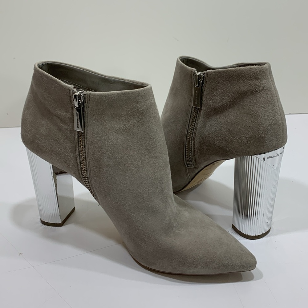 Michael Kors shoe boots size 9 1/2
Suede silver heel
